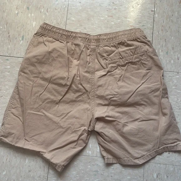 H&M khaki shorts - Picture 3 of 3